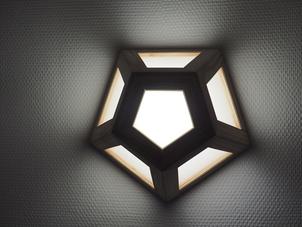 Lampe pentagonale