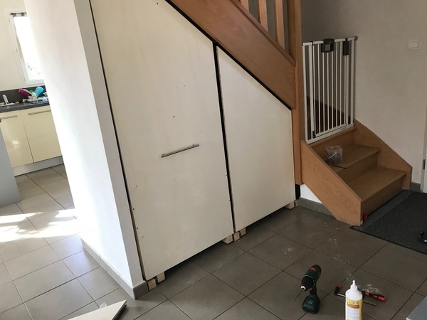 Placard sous escalier