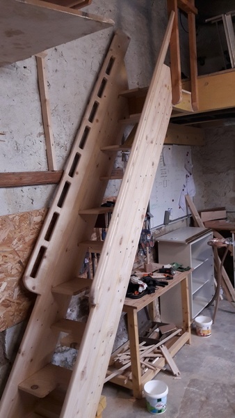 Echelle meunière à pas décalés pour mezzanine de garage atelier