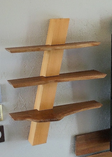 Étagère à queues d'arondes biaises coulissantes