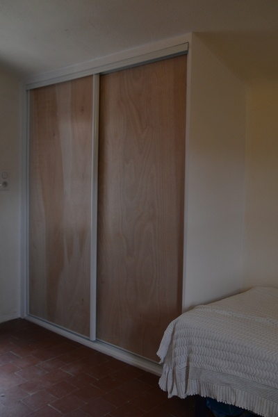 Placard avec porte coulisante