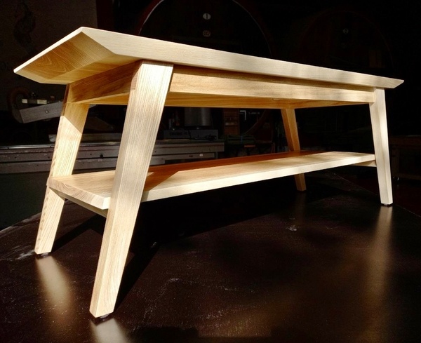 Table basse. Frêne Olivier.