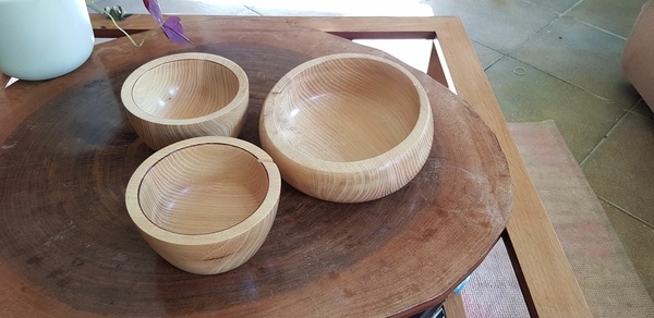 Bols en robinier tourné