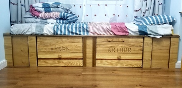 Lit tatami avec rangements (et même des rangements secrets! mais, chhhhuuuuttt....)