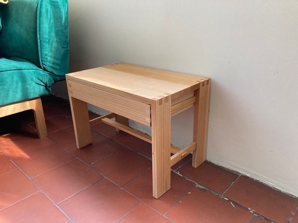 Table de chevet, cèdre du liban