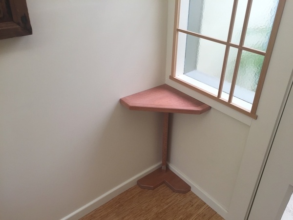 Tablette d'angle murale