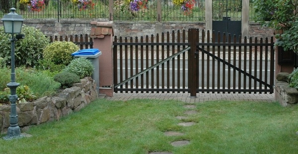 Clôture et portail en aluminium et bois