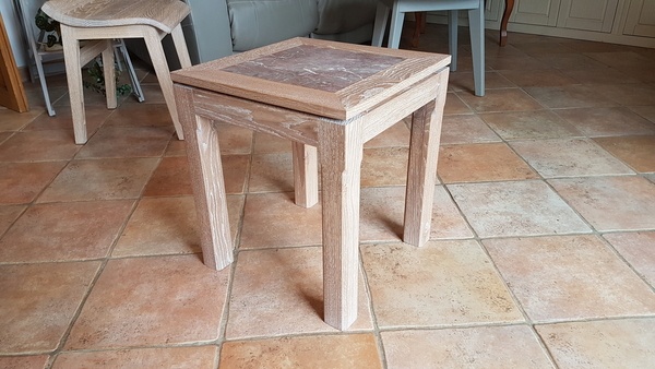 Bout de canapé (petite table)