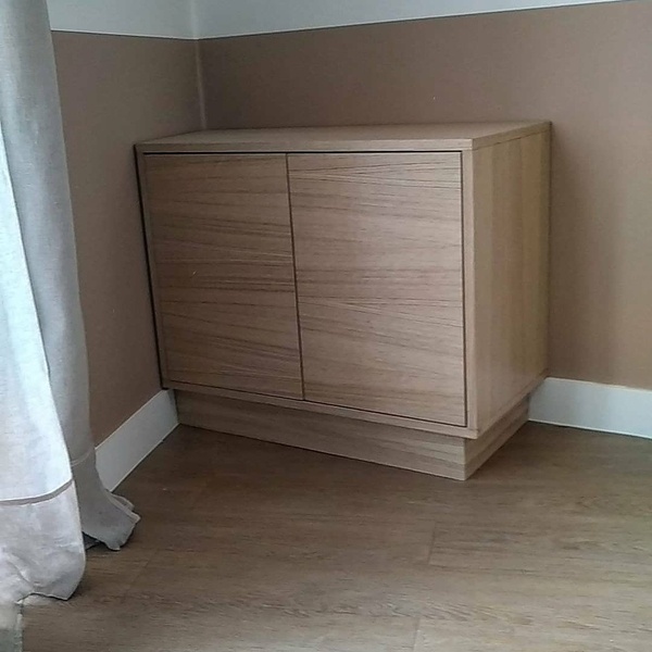 Meuble en chêne d'angle