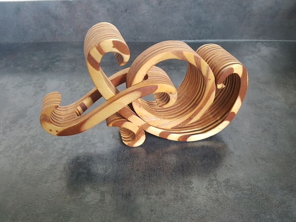 Sculpture imbriquée.