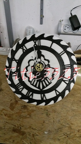 Horloge chantournée