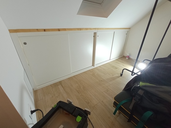 Rangement sous pente