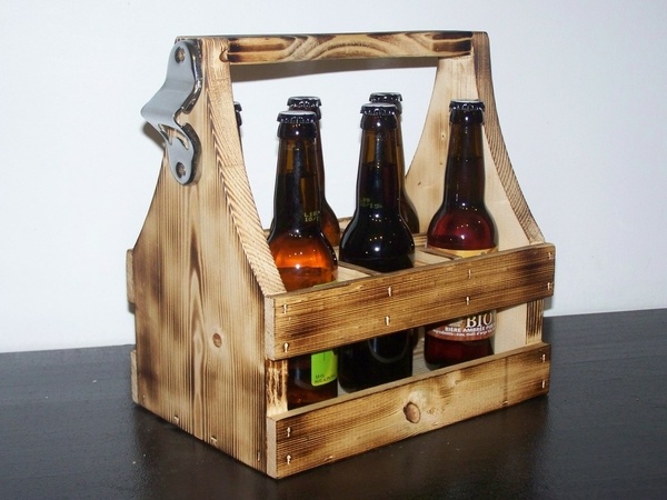 Caisse à bières avec décapsuleur