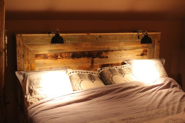 Tête de lit en bois de palette