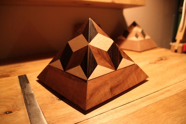 Boite à bijoux pyramide 4 faces