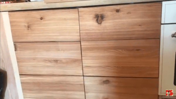 Tiroirs cuisine rustique en mélèze lamelle collé