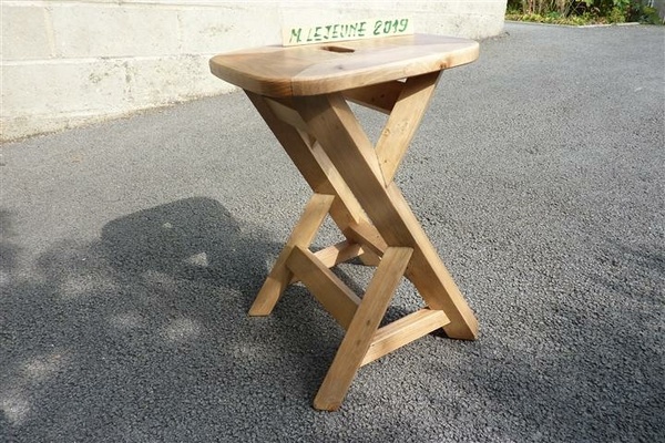 Tabouret pieds devoyés
