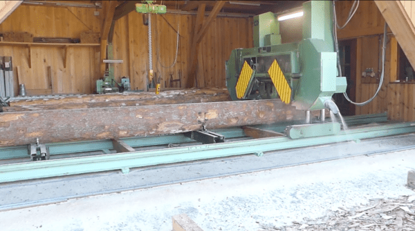 Sciage d'une grume