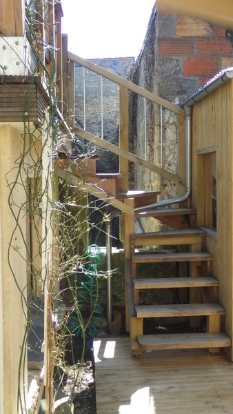 Escalier 1/4 tournant gauche  2016,  Structure en epicéa autoclave  Marches et limons en Pin Douglas
