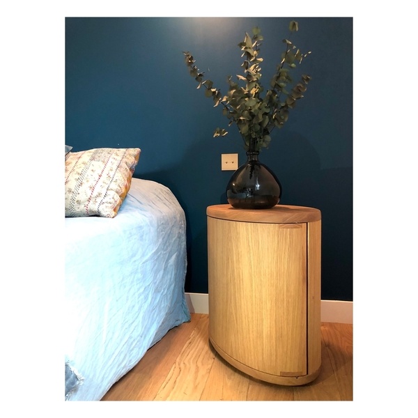 2 Tables de chevet de forme ovale