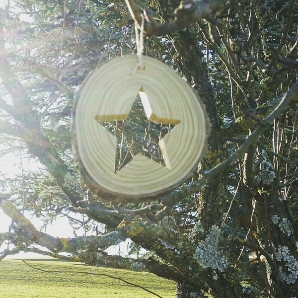 Boule de Noël en bois