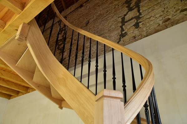 Escalier Débillardé en Chêne et balustres en fer ( mon premier )