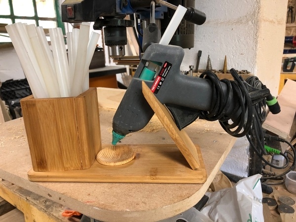 Pose pistolet à colle