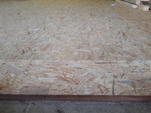 Plancher OSB sur dalle après mise de niveau (chape sèche)