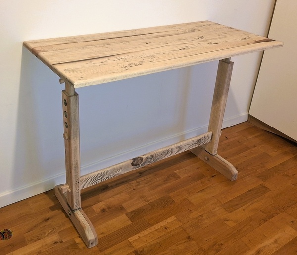 Bureau d'enfant assis/debout inclinable