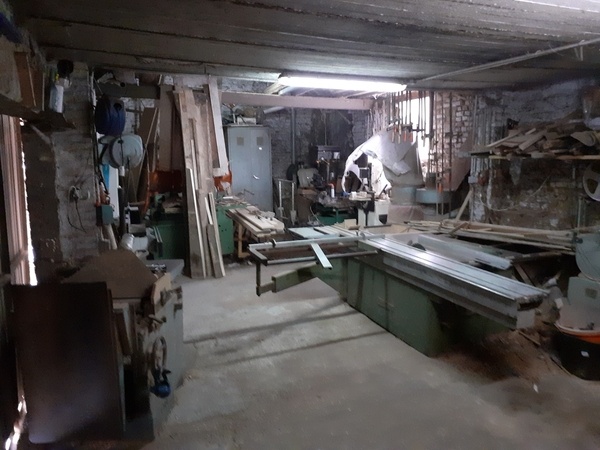 Atelier menuisier de village et ébéniste