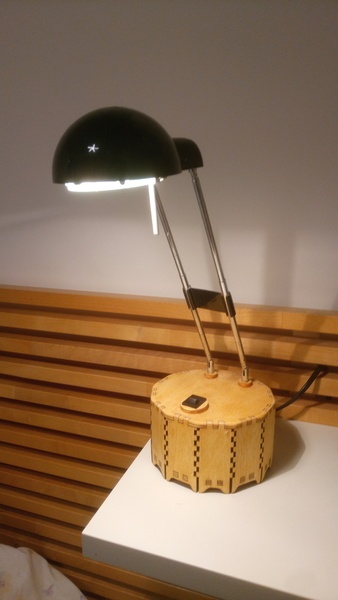 Base pour lampe de bureau