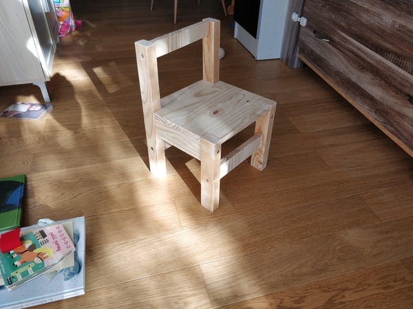 Chaise bébé à base de chutes