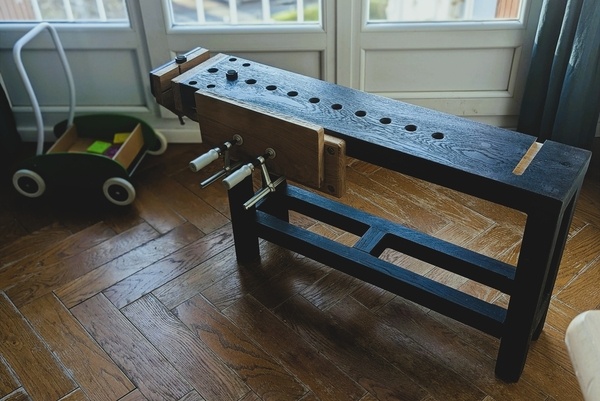 Petit établi d'appartement² en chêne ébonisé