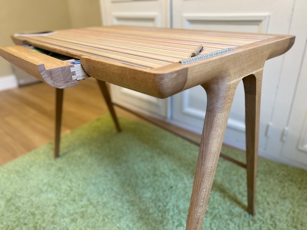 Bureau en chêne et skateboards