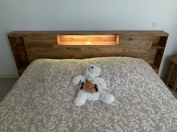 Tête de lit en parquet