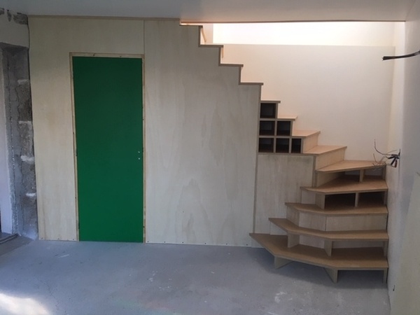 ESCALIER EN CONTREPLAQUE
