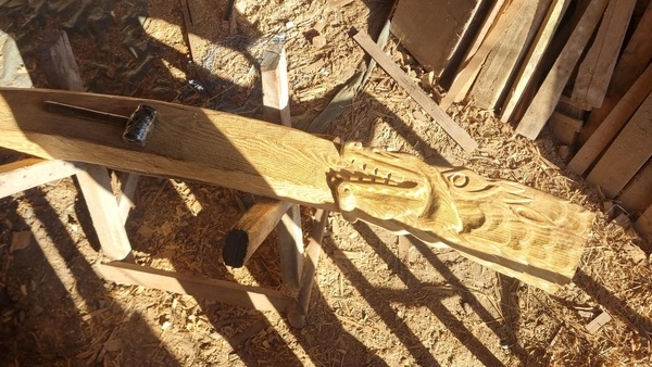 Linteau sculpté robinier faux acacia