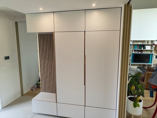 Meuble d'entrée avec assise