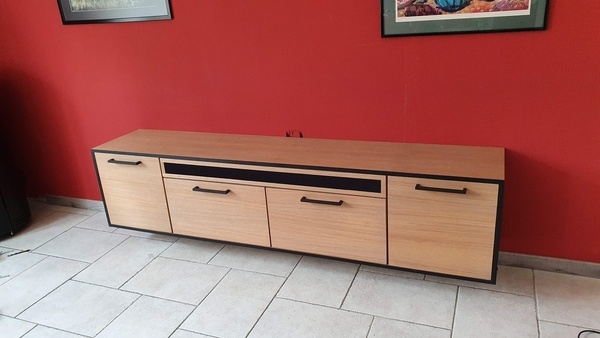 Meuble TV suspendu (replaqué chêne / valchromat)