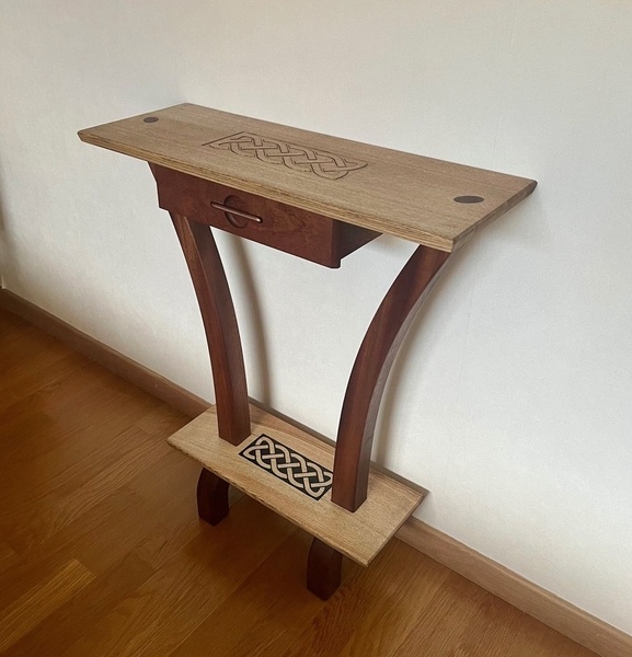 Console toute en courbes