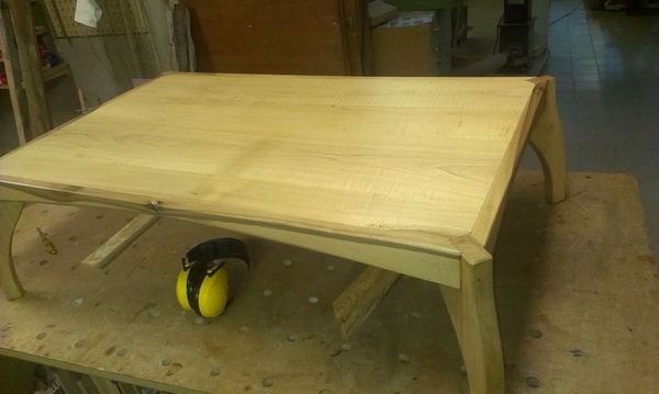 Table basse en noyer