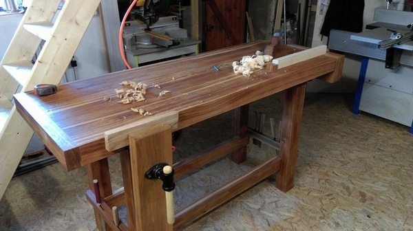 Établi simple en chêne rouge