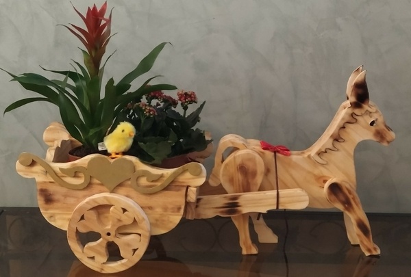 Calèche cheval support plante