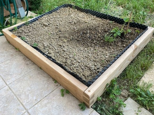 Carrés potager à queues d'aronde