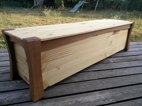 Banc et coffre