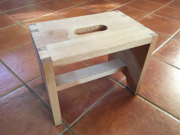 Repose-pieds en hêtre