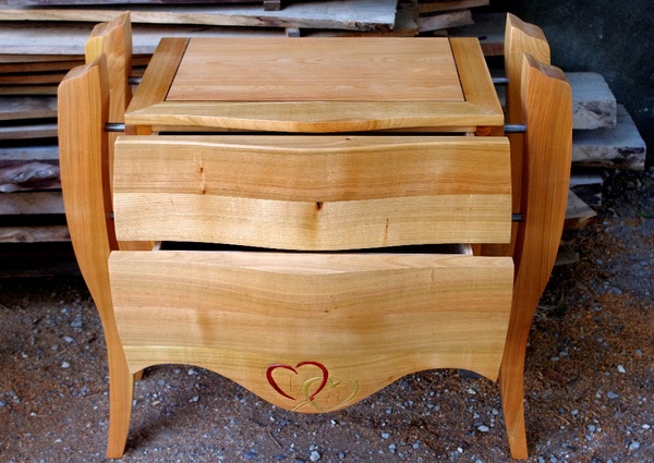 Commode revisitée avec pieds et tiroirs galbés