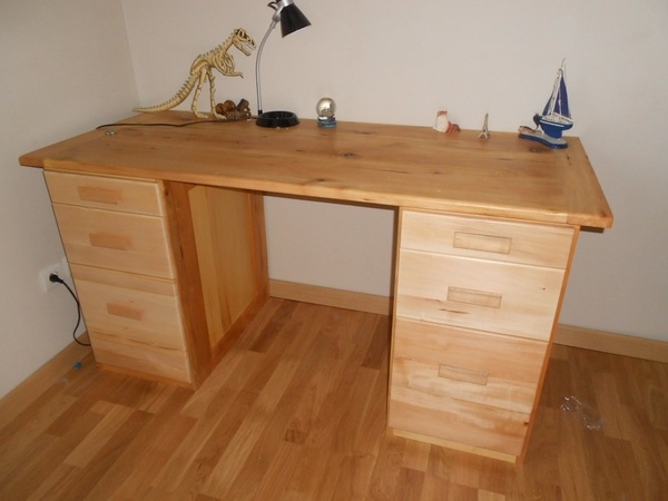 Bureau en tilleul avec tiroirs de classement