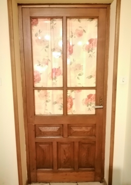 Ancienne porte d'entrée vintage rénovée en porte intérieur!