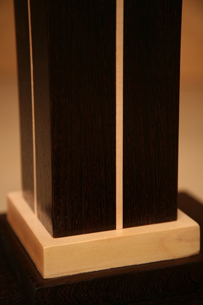 Lampe de chevet de créateur en Wengé massif